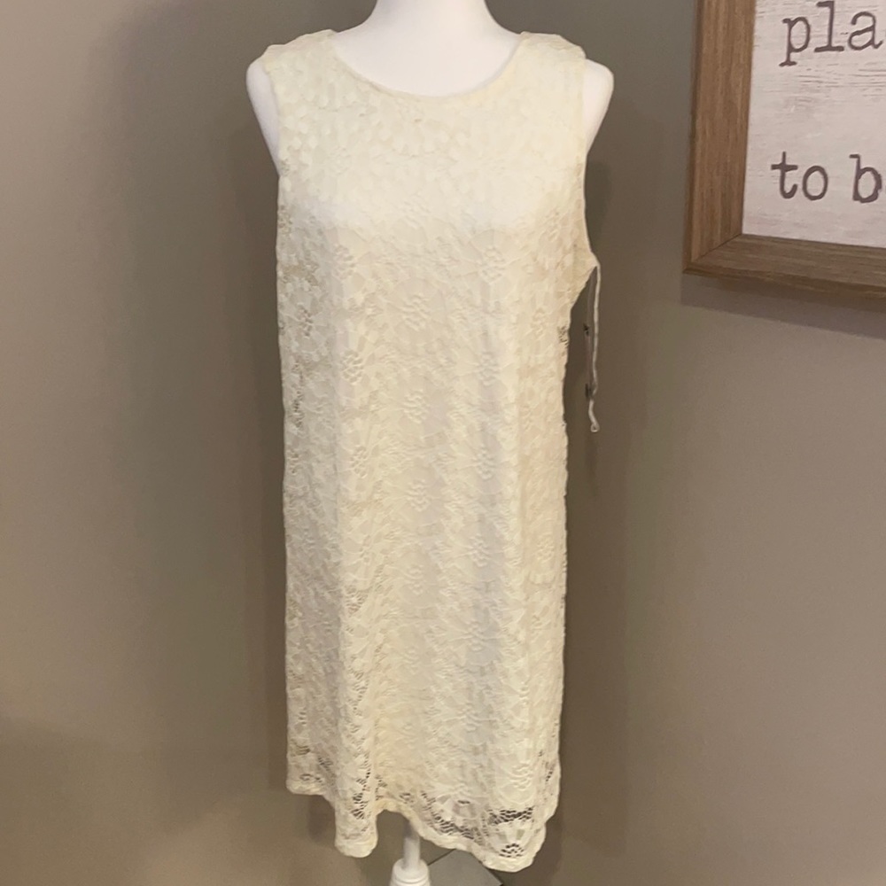 NWT Ronni Nicole Lace Dress ⭐️